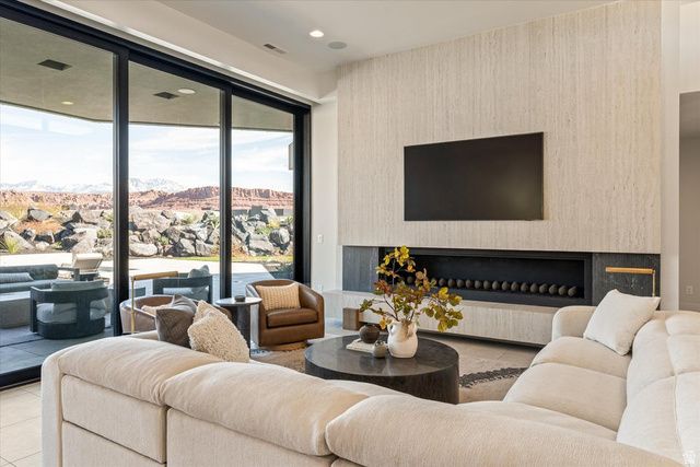 2896 W BLACKHAWK RIDGE CIR, St. George, UT 84770