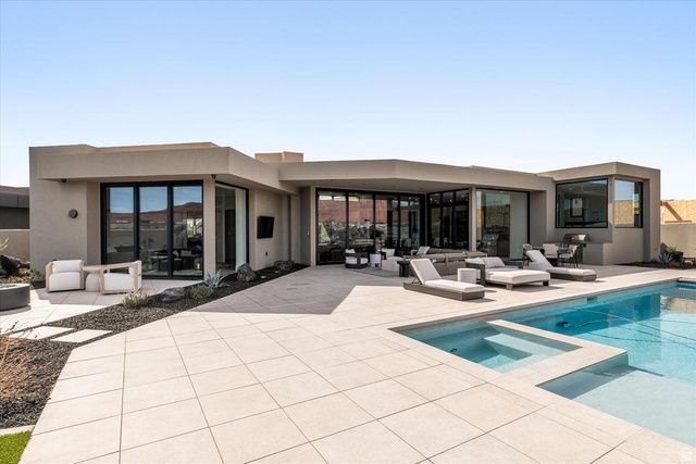 2896 W BLACKHAWK RIDGE CIR, St. George, UT 84770