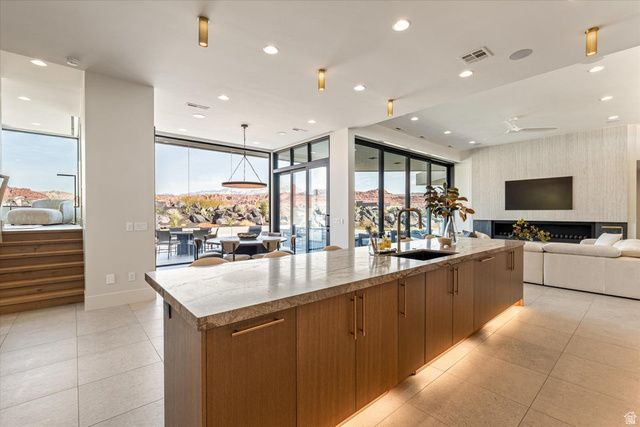 2896 W BLACKHAWK RIDGE CIR, St. George, UT 84770