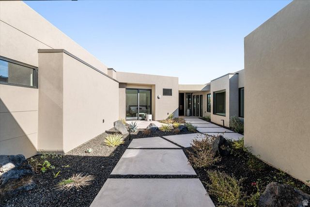 2896 W BLACKHAWK RIDGE CIR, St. George, UT 84770