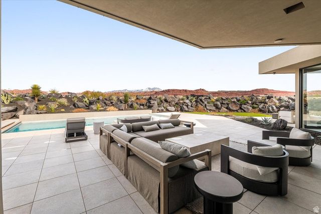 2896 W BLACKHAWK RIDGE CIR, St. George, UT 84770