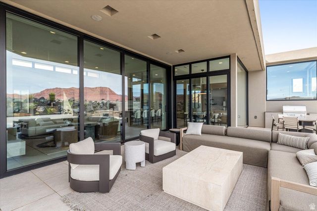 2896 W BLACKHAWK RIDGE CIR, St. George, UT 84770
