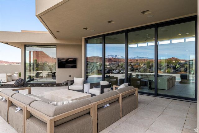 2896 W BLACKHAWK RIDGE CIR, St. George, UT 84770