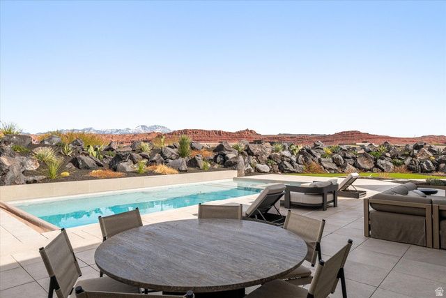2896 W BLACKHAWK RIDGE CIR, St. George, UT 84770