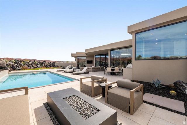 2896 W BLACKHAWK RIDGE CIR, St. George, UT 84770
