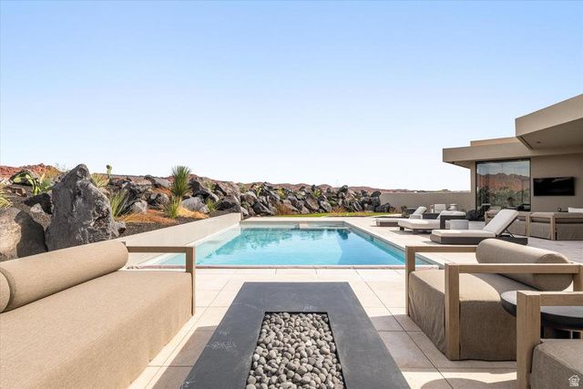 2896 W BLACKHAWK RIDGE CIR, St. George, UT 84770