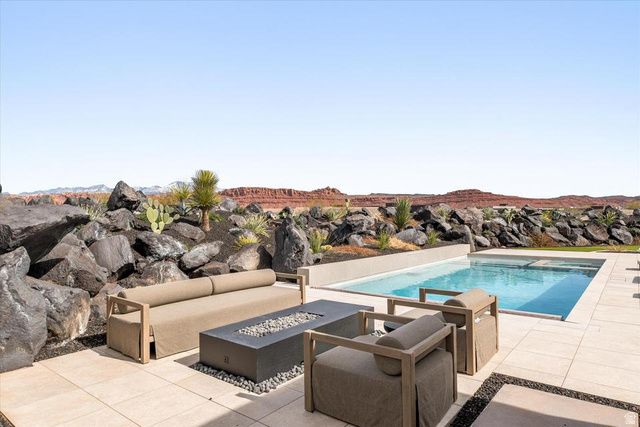 2896 W BLACKHAWK RIDGE CIR, St. George, UT 84770