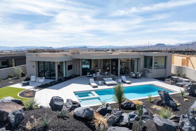2896 W BLACKHAWK RIDGE CIR, St. George, UT 84770
