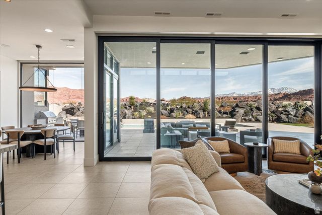 2896 W BLACKHAWK RIDGE CIR, St. George, UT 84770