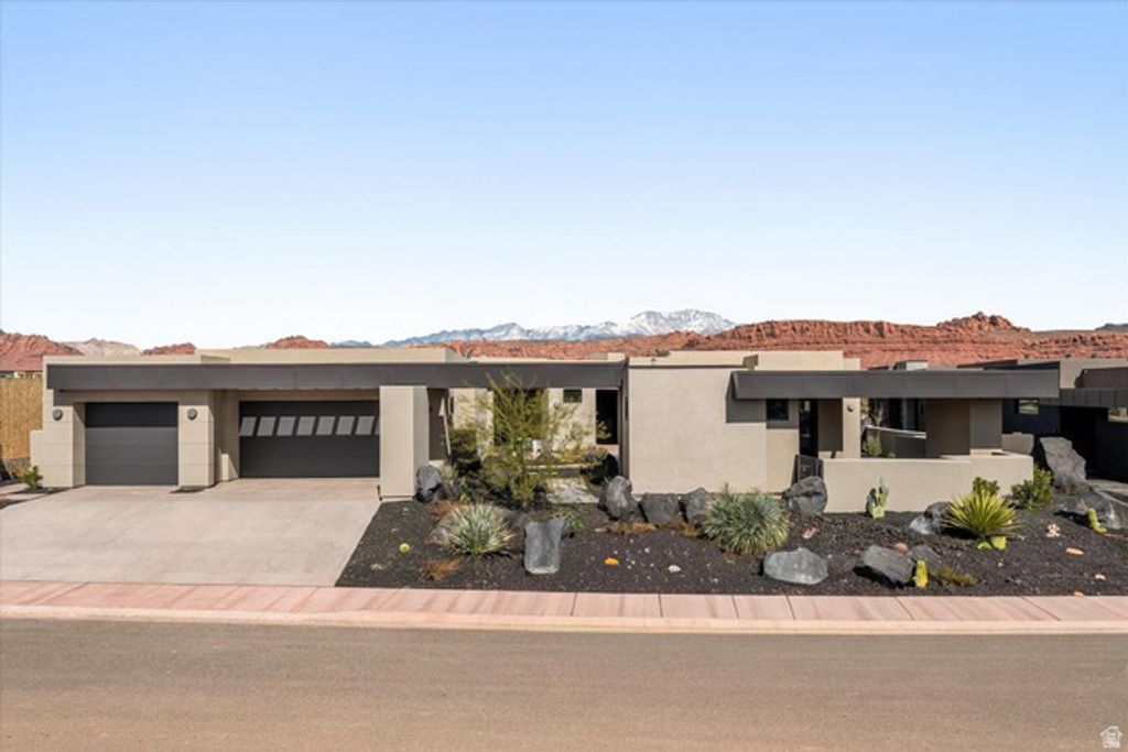 2896 W BLACKHAWK RIDGE CIR, St. George, UT 84770