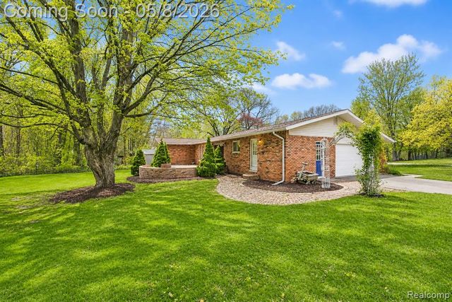 7584 Brookview Court, Brighton, MI 48116