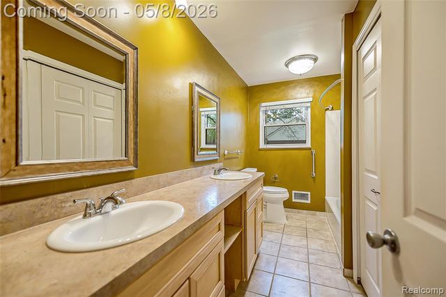 7584 Brookview Court, Brighton, MI 48116