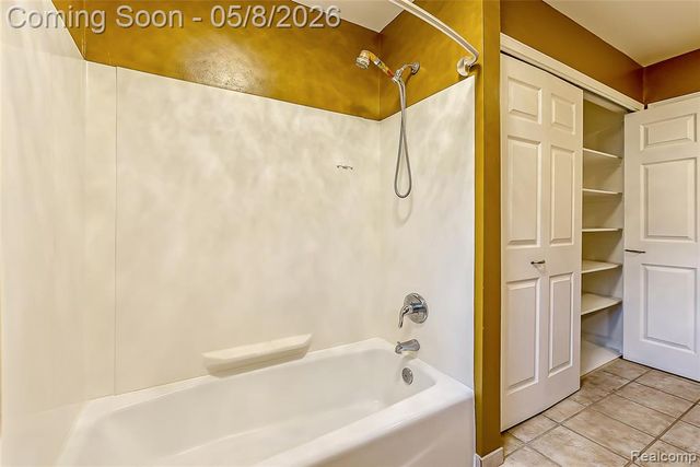 7584 Brookview Court, Brighton, MI 48116