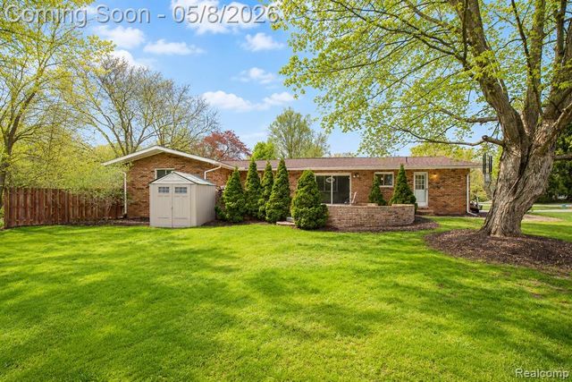 7584 Brookview Court, Brighton, MI 48116