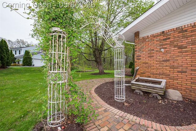 7584 Brookview Court, Brighton, MI 48116