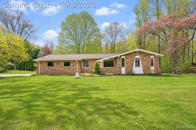 7584 Brookview Court, Brighton, MI 48116