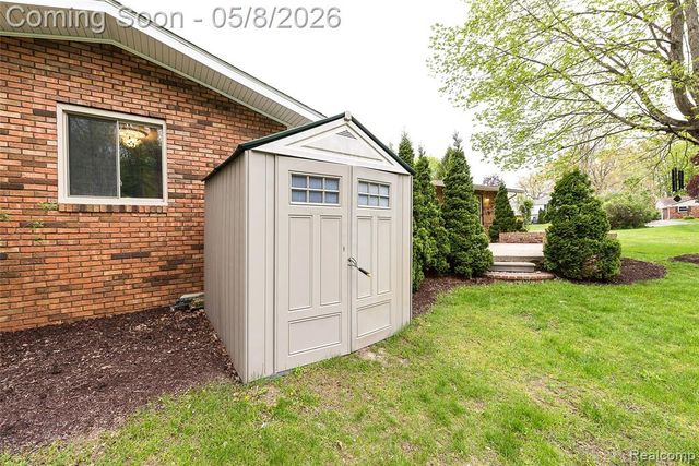 7584 Brookview Court, Brighton, MI 48116