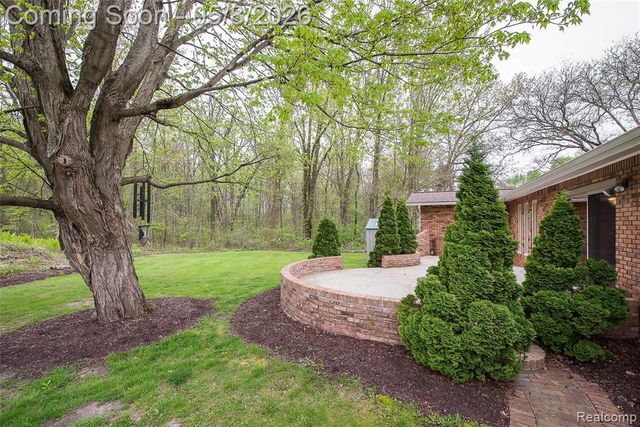 7584 Brookview Court, Brighton, MI 48116