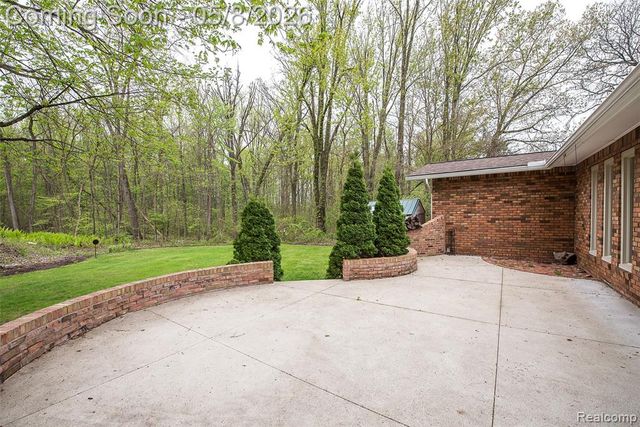7584 Brookview Court, Brighton, MI 48116