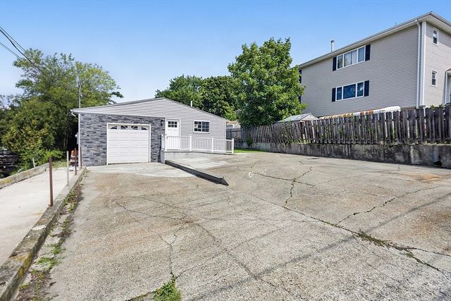24 Emerson St, Fall River, MA 02720
