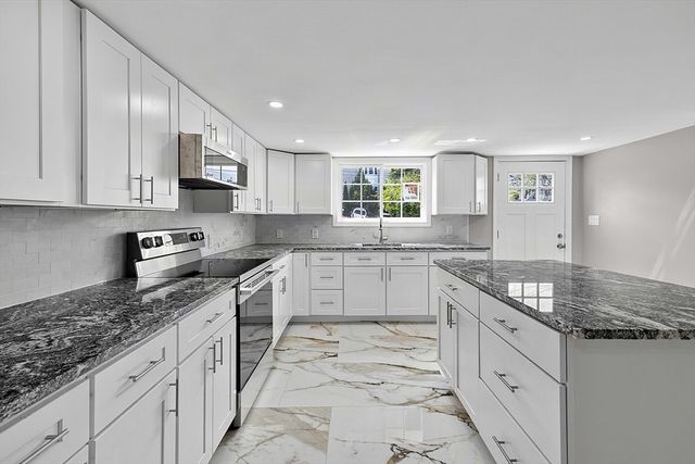 24 Emerson St, Fall River, MA 02720