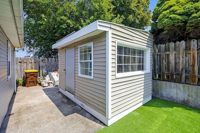 24 Emerson St, Fall River, MA 02720