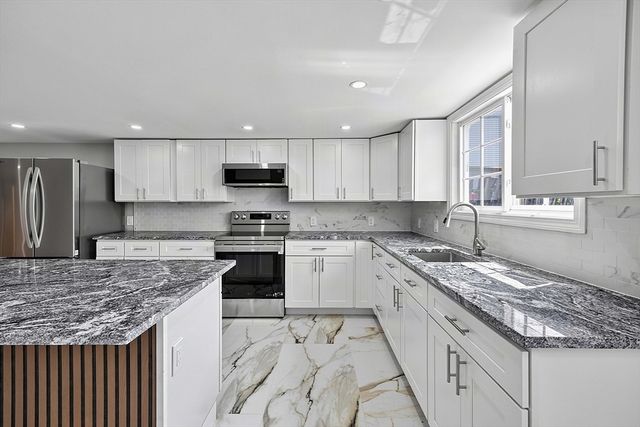24 Emerson St, Fall River, MA 02720