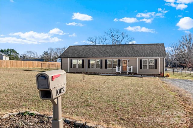 1002 Crestline Drive, Yadkinville, NC 27055