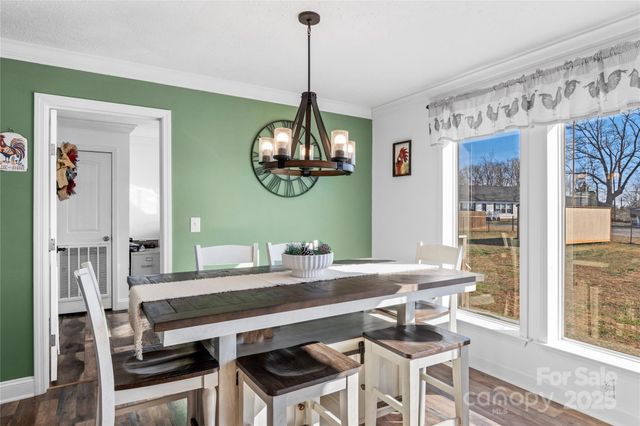 1002 Crestline Drive, Yadkinville, NC 27055