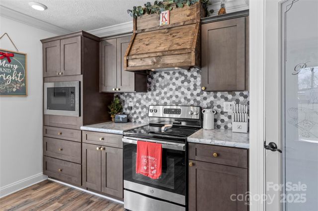 1002 Crestline Drive, Yadkinville, NC 27055