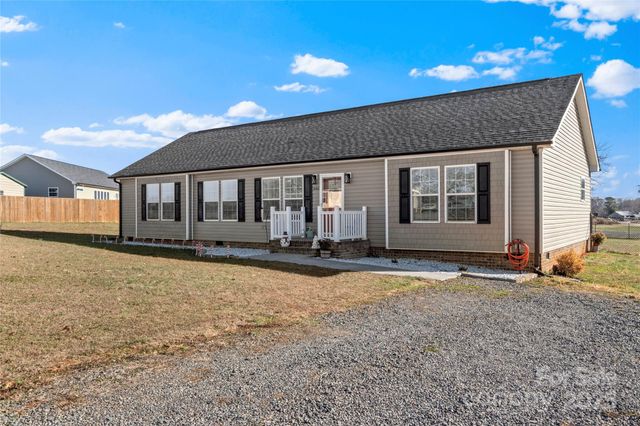 1002 Crestline Drive, Yadkinville, NC 27055