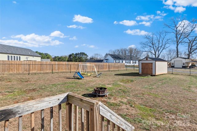 1002 Crestline Drive, Yadkinville, NC 27055