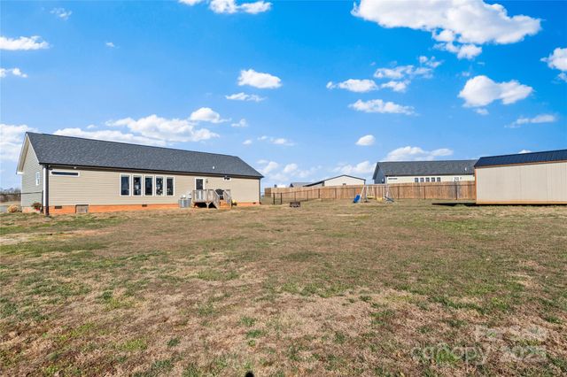 1002 Crestline Drive, Yadkinville, NC 27055