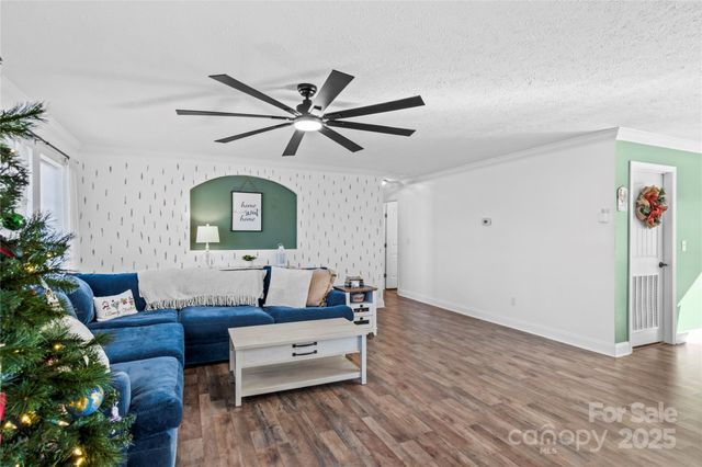 1002 Crestline Drive, Yadkinville, NC 27055