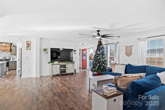 1002 Crestline Drive, Yadkinville, NC 27055