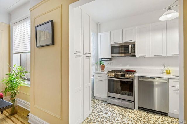 43 Calton Road 5C, New Rochelle, NY 10804