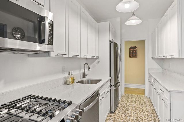 43 Calton Road 5C, New Rochelle, NY 10804