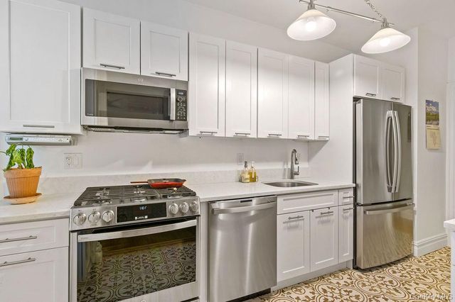 43 Calton Road 5C, New Rochelle, NY 10804