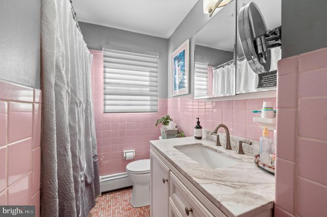 824 EDMONDS AVE, Drexel Hill, PA 19026
