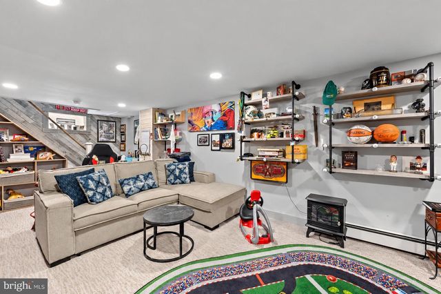 824 EDMONDS AVE, Drexel Hill, PA 19026