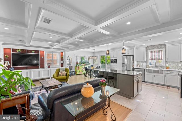 824 EDMONDS AVE, Drexel Hill, PA 19026