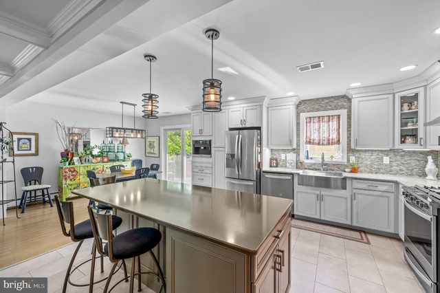 824 EDMONDS AVE, Drexel Hill, PA 19026
