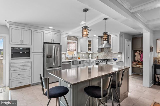 824 EDMONDS AVE, Drexel Hill, PA 19026