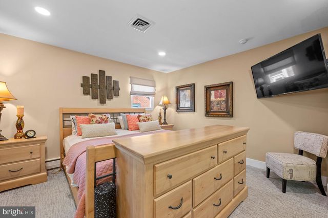 824 EDMONDS AVE, Drexel Hill, PA 19026