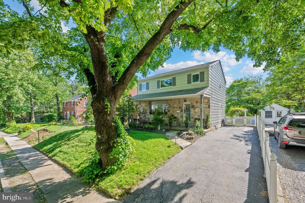 824 EDMONDS AVE, Drexel Hill, PA 19026