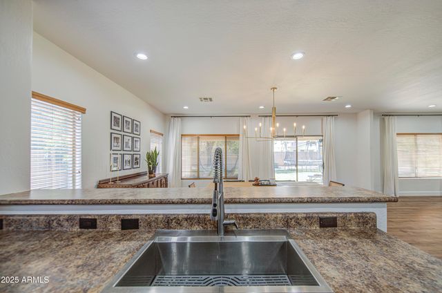 4609 E IRONHORSE Road, Gilbert, AZ 85297