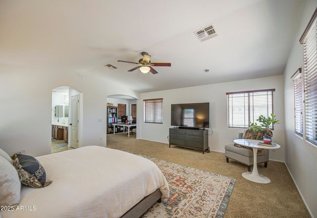 4609 E IRONHORSE Road, Gilbert, AZ 85297