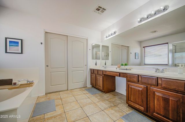 4609 E IRONHORSE Road, Gilbert, AZ 85297