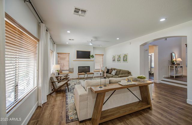 4609 E IRONHORSE Road, Gilbert, AZ 85297