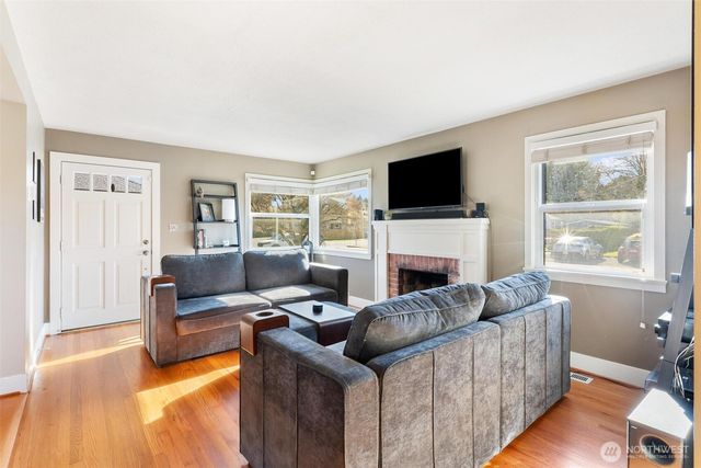 10010 13th Avenue NW, Seattle, WA 98177
